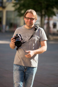 Lars Botz Portrait mit Kamera